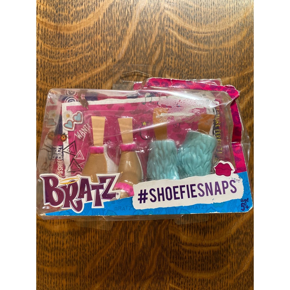Bratz ShoefieSnaps Doll Accessory Pack 2 Pairs Blue Boots Pink Tan Heels 537090